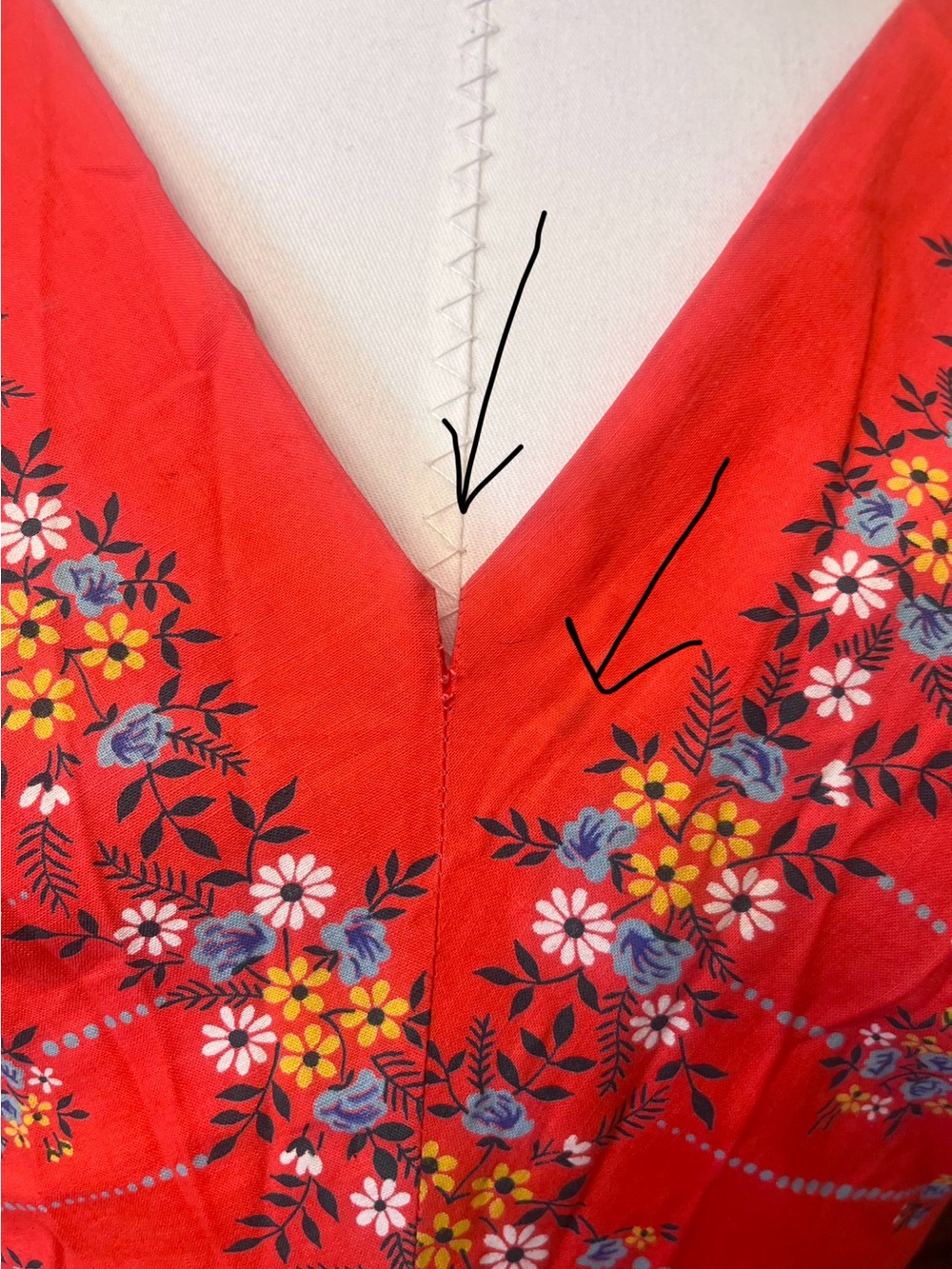 Vintage 1950s 50s Red Floral Short Sleeve Midi Rockabilly VLV V-Neck Dress - S - Picture 13 of 14